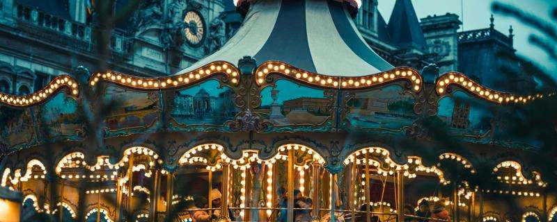 Paris during the festive season: experience the magic of the holidays with an exceptional dinner at Café Grand Quartier.